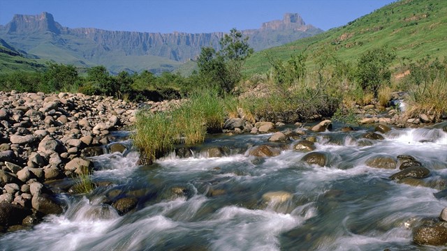 Nước được xem như &ldquo;v&agrave;ng trắng&rdquo; tại Lesotho &nbsp;