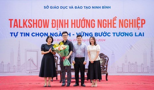 Edutalk đồng h&agrave;nh - chia sẻ gi&aacute; trị đến học sinh sinh vi&ecirc;n cả nước &nbsp;