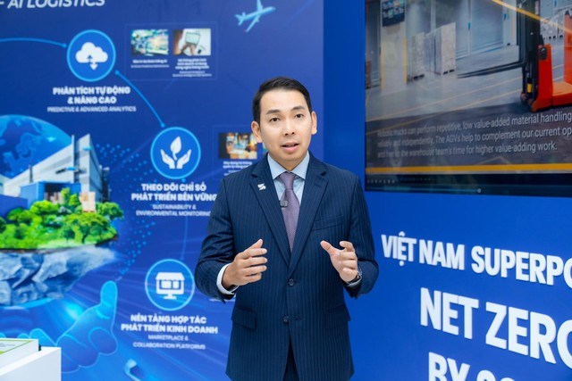 Tiến sĩ Yap Kwong Weng, CEO Việt Nam SuperPort&trade;&nbsp; thuyết tr&igrave;nh về tương lai &ldquo;si&ecirc;u cảng&rdquo;&nbsp; &nbsp;