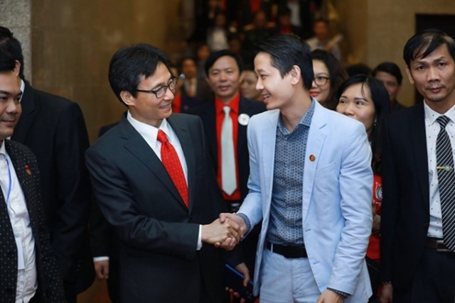 Doanh nh&acirc;n Phạm Hữu Tuấn vinh dự gặp gỡ Ph&oacute; Thủ tướng Vũ Đức Đam&nbsp;