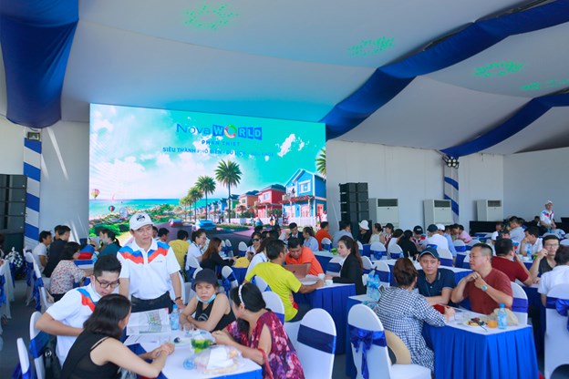 Kh&aacute;ch h&agrave;ng t&igrave;m hiểu dự &aacute;n NovaWorld Phan Thiet &ndash; Si&ecirc;u th&agrave;nh phố Biển &ndash; Du lịch &ndash; Sức khỏe