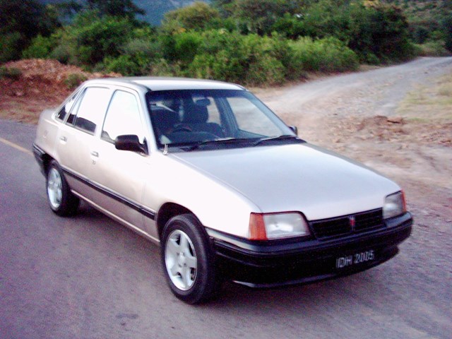 Daewoo Racer 1993 &ndash; một trong những chiếc xe nổi tiếng của Daewoo (Ảnh: Hamari Autos)