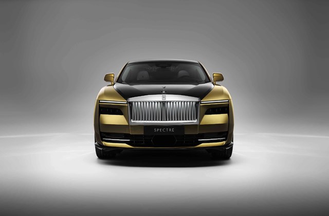 Rolls Royce giới thiệu xe chạy điện đầu ti&#234;n, gi&#225; khởi điểm từ 413.500 USD - Ảnh 2