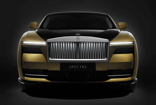 Rolls Royce giới thiệu xe chạy điện đầu ti&#234;n, gi&#225; khởi điểm từ 413.500 USD - Ảnh 5