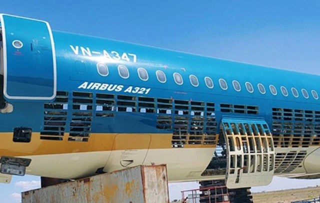 Chiếc A321ceo của Vietnam Airlines d&ugrave; mới hơn 16 năm tuổi đ&atilde; kh&ocirc;ng c&ograve;n khả năng khai th&aacute;c sinh lời v&agrave; bị r&atilde; lấy linh kiện tại Mỹ.