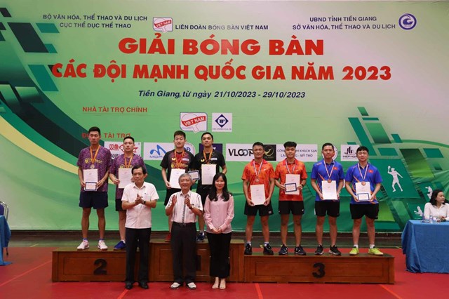 Anh Ho&agrave;ng, Mai Ngọc, Đ&igrave;nh Đức gi&uacute;p CLB b&oacute;ng b&agrave;n H&agrave; Nội T&amp;T gi&agrave;nh 2 huy chương v&agrave;ng nội dung đ&ocirc;i nam v&agrave; đ&ocirc;i nam nữ tại Giải b&oacute;ng b&agrave;n c&aacute;c đội mạnh quốc gia 2023.