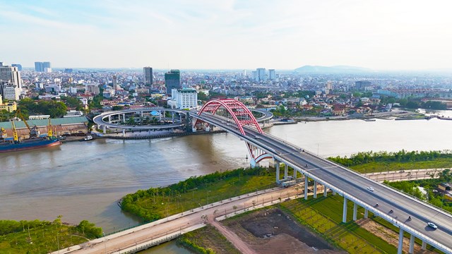 Cầu Ho&agrave;ng Văn Thụ kết nối Thủy Nguy&ecirc;n với trung t&acirc;m Hải Ph&ograve;ng.&nbsp;Ảnh: B&iacute;ch Thuỷ &nbsp;