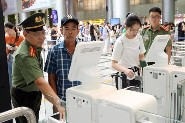 Sửa Luật Quản l&#253; thuế - Đề nghị bổ sung đối tượng nợ thuế bị tạm ho&#227;n xuất cảnh - Ảnh 1