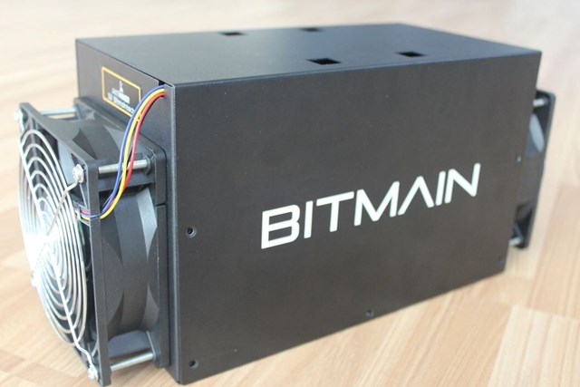 Một m&aacute;y đ&agrave;o tiền điện tử của Bitmain