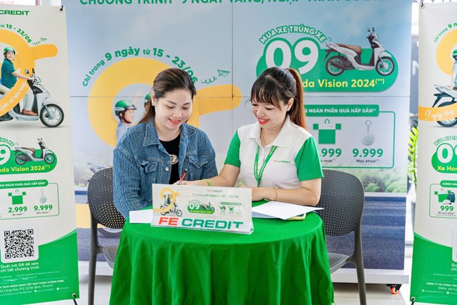 FE CREDIT thu h&uacute;t h&agrave;ng triệu kh&aacute;ch h&agrave;ng mỗi năm, với phần lớn l&agrave; c&ocirc;ng nh&acirc;n, t&agrave;i xế, tiểu thương v&agrave; người lao động b&igrave;nh d&acirc;n. Ảnh: FE CREDIT. &nbsp;