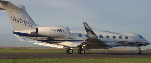 Chiếc Gulfstream G-650ER của &ocirc;ng c&oacute; gi&aacute; 65 triệu đ&ocirc; la.&nbsp;Nhưng trong khi m&aacute;y bay phản lực tư nh&acirc;n được biết đến với việc y&ecirc;u cầu dừng lại thường xuy&ecirc;n, vẻ đẹp n&agrave;y bay xa hơn v&agrave; nhanh hơn những chiếc tương đương.