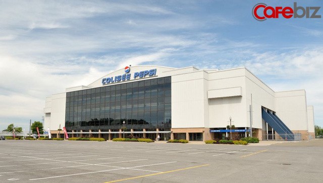 Một s&acirc;n vận động đậm chất Pepsi tại Quebec.