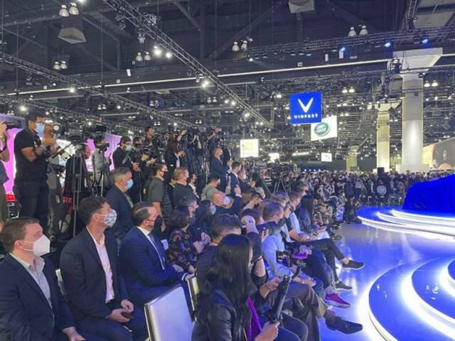 VinFast ra mắt thương hiệu xe điện tại Los Angeles Auto Show 2021 - Ảnh 1