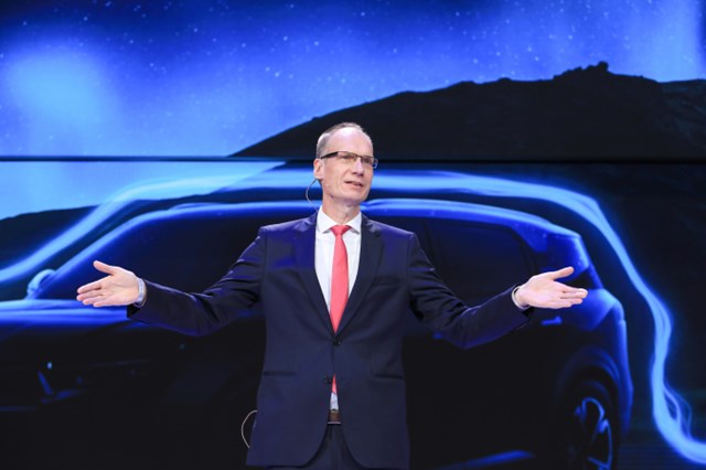 VinFast ra mắt thương hiệu xe điện tại Los Angeles Auto Show 2021 - Ảnh 2