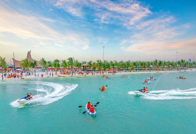 Vị tr&iacute; &ocirc;m trọn VinWonders Water Park mang lại chất sống nghỉ dưỡng đẳng cấp v&agrave; cơ hội kinh doanh đa dạng cho biệt thự tứ lập &Aacute;nh Dương