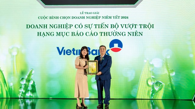 Bà Phạm Thị Thanh Hoài – TV HĐQT VietinBank nhận 2 giải thưởng “Top 10 Báo cáo thường niên tốt nhất nhóm ngành Tài chính” và “Tiến bộ vượt trội dành cho Báo cáo thường niên”