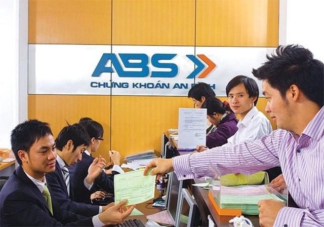 Lợi nhuận đi l&#249;i, &#244;m h&#224;ng trăm tỷ đồng tr&#225;i phiếu, Chứng kho&#225;n An B&#236;nh (ABS) li&#234;n tục bị xử phạt  - Ảnh 1