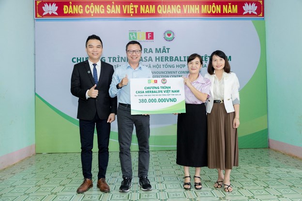 &Ocirc;ng Vũ Văn Thắng, Tổng Gi&aacute;m đốc Herbalife Việt Nam v&agrave; Campuchia tại buổi ra mắt Casa Herbalife Việt Nam ở Gia Lai