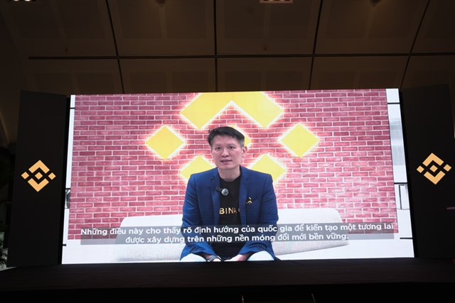 CEO Binance Richard Teng chia sẻ về triển vọng c&ocirc;ng nghệ mới của Việt Nam tại sự kiện Hanoi Innovation Forum.