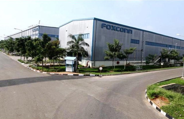 Foxconn đầu tư 500 triệu USD v&#224;o Ấn Độ để tăng sản lượng iPhone, đầu tư cho sản xuất b&#225;n dẫn - Ảnh 1
