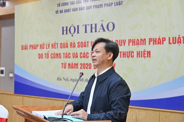 Đồng ch&iacute; Nguyễn Duy Thắng, Ph&oacute; Cục trưởng Cục Kiểm tra VBQPPL ph&aacute;t biểu khai mạc Hội thảo.