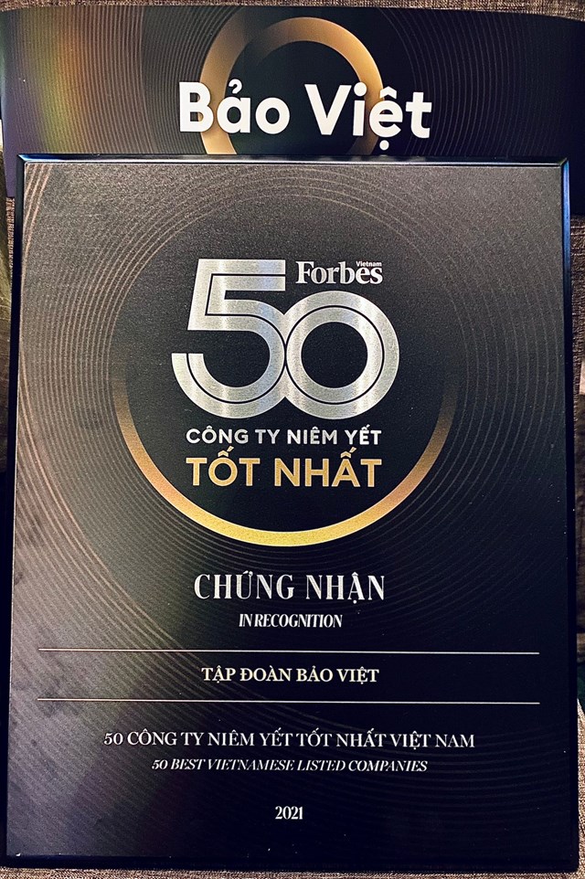 Chứng nhận Top 50 c&ocirc;ng ty ni&ecirc;m yết tốt nhất Việt Nam của Bảo Việt.