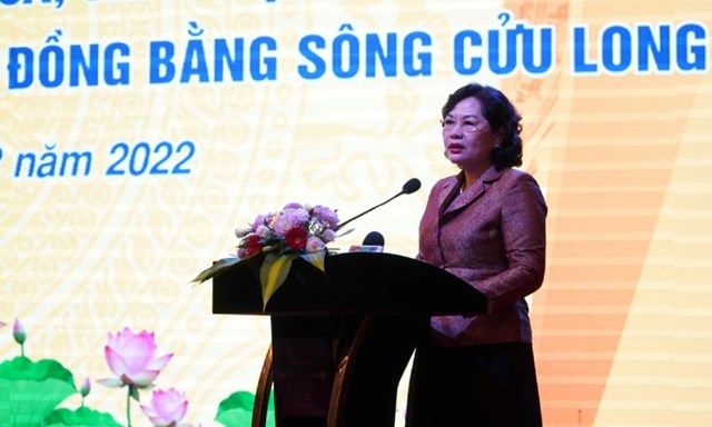 Thống đốc Ng&acirc;n h&agrave;ng Nh&agrave; nước Nguyễn Thị Hồng ph&aacute;t biểu tại Hội nghị.