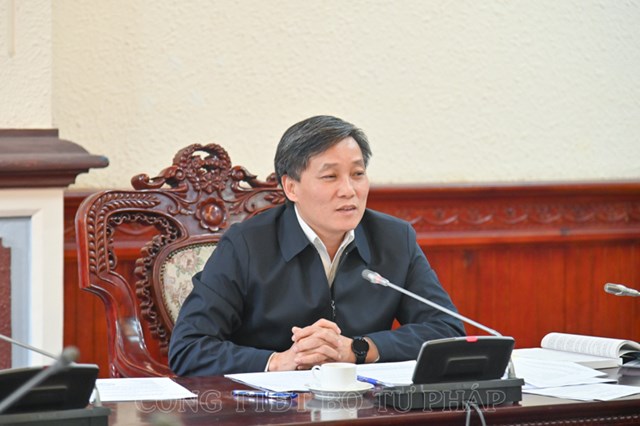 Thứ trưởng Nguyễn Kh&aacute;nh Ngọc kết luận phi&ecirc;n họp.