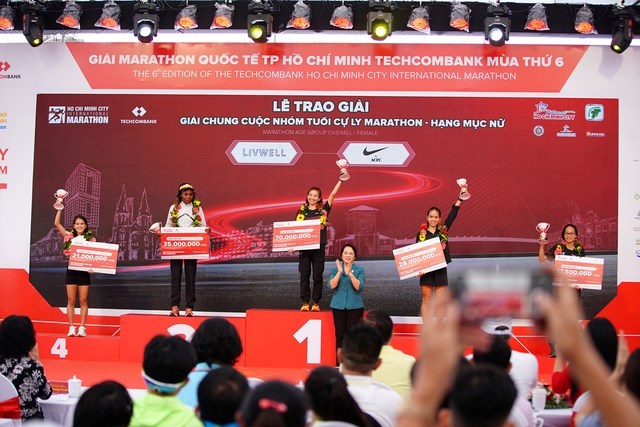 C&#225;c nữ runner Việt Nam vượt trội trong giải Marathon Quốc tế Th&#224;nh phố Hồ Ch&#237; Minh Techcombank m&#249;a thứ 6 - Ảnh 2