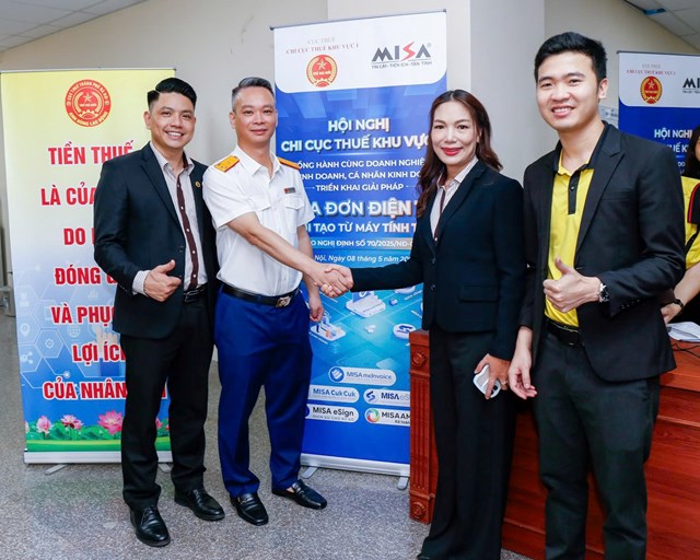 Đại diện MISA v&agrave; Chi Cục Thuế Khu vực 1 tại hội nghị.