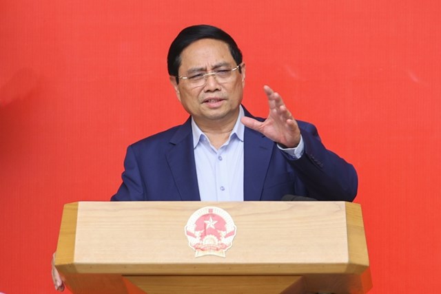 Thủ tướng nhấn mạnh c&aacute;c nhiệm vụ, giải ph&aacute;p trọng t&acirc;m, đột ph&aacute; để chuyển đổi m&ocirc; h&igrave;nh tăng trưởng theo hướng ph&aacute;t triển nhanh, xanh, bền vững - Ảnh: VGP/Nhật Bắc