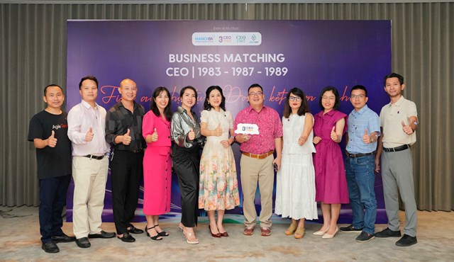 C&aacute;c CEO trẻ kết nối th&acirc;n t&igrave;nh, chia sẻ h&agrave;nh tr&igrave;nh ph&aacute;t triển doanh nghiệp trong kh&ocirc;ng kh&iacute; cởi mở.
