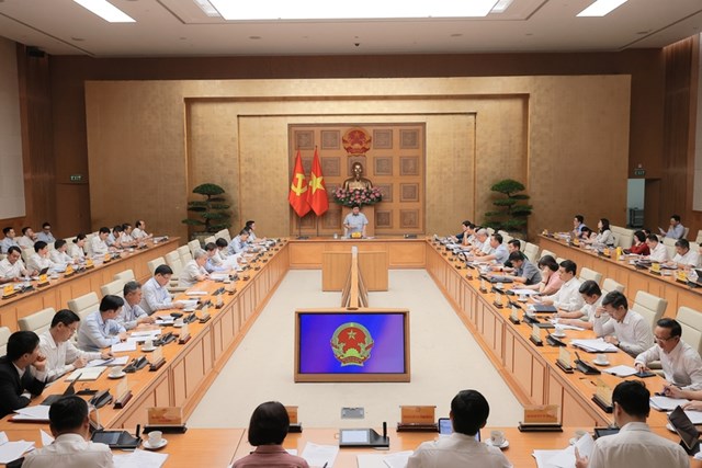 Ph&oacute; Thủ tướng Nguyễn Ch&iacute; Dũng chủ tr&igrave; họp về Đề &aacute;n Tổng kết thực hiện Nghị quyết Trung ương 5 kho&aacute; XII về doanh nghiệp Nh&agrave; nước - Ảnh: VGP/Thu Sa