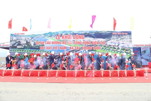 Khởi công xây dựng cầu đường bộ vượt sông Hồng tại khu vực biên giới Bát Xát (Việt Nam) - Bá Sái (Trung Quốc).