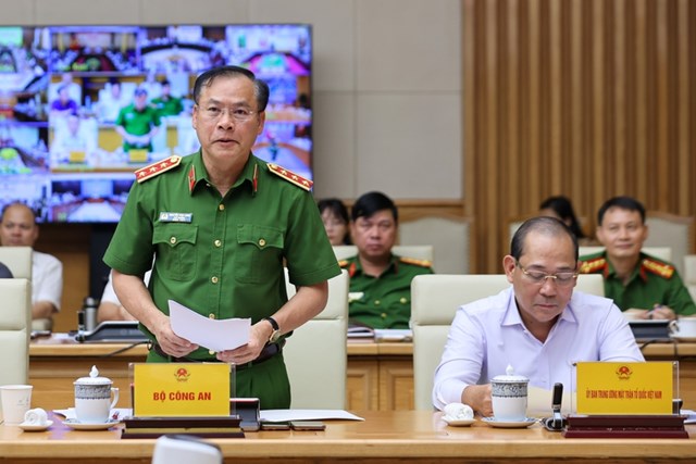 Thứ trưởng Nguyễn Văn Long: Với phương ch&acirc;m "xử l&yacute; một vụ, cảnh tỉnh cả v&ugrave;ng, cả lĩnh vực", Bộ C&ocirc;ng an ki&ecirc;n quyết xử l&yacute; cả h&agrave;nh vi tiếp tay từ cơ quan chức năng, kh&ocirc;ng c&oacute; v&ugrave;ng cấm - Ảnh: VGP