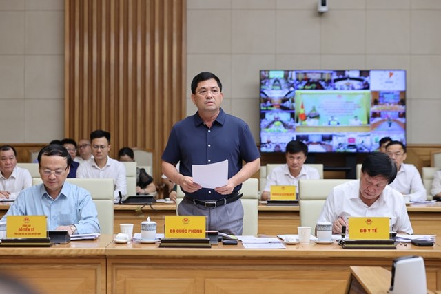 Thứ trưởng Nguyễn Hồng Th&aacute;i: Việc thường xuy&ecirc;n r&agrave; so&aacute;t, đề xuất sửa đổi văn bản ph&aacute;p luật l&agrave; cần thiết, bảo đảm vừa th&ocirc;ng tho&aacute;ng cho sản xuất - kinh doanh, vừa kiểm so&aacute;t chất lượng h&agrave;ng h&oacute;a, bảo vệ sức khỏe nh&acirc;n d&acirc;n - Ảnh: VGP
