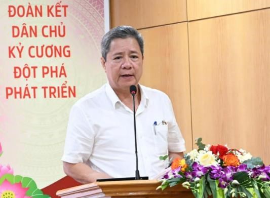 &Ocirc;ng B&ugrave;i Quốc H&ugrave;ng.