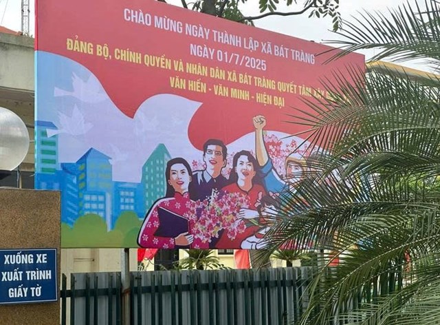 H&#224; Nội rực rỡ cờ hoa ch&#224;o đ&#243;n ng&#224;y ch&#237;nh thức vận h&#224;nh ch&#237;nh quyền địa phương 2 cấp - Ảnh 20