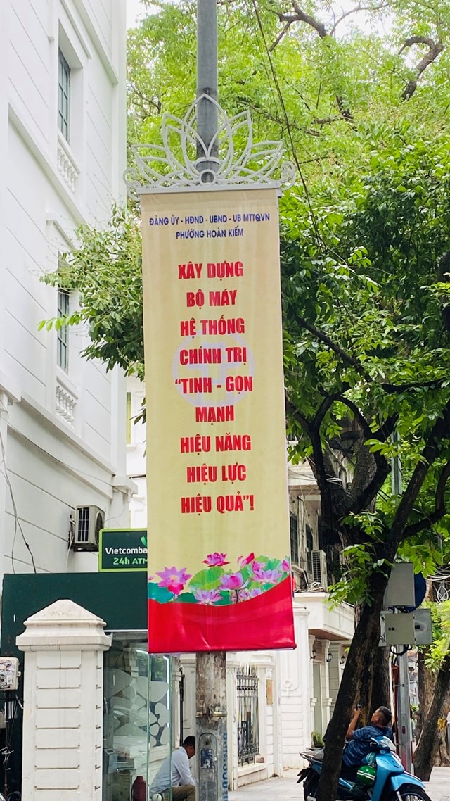 Kh&ocirc;ng kh&iacute; tưng bừng, phấn khởi lan tỏa tr&ecirc;n từng tuyến phố, con đường của Thủ đ&ocirc; hướng tới sự kiện trọng đại 1/7.