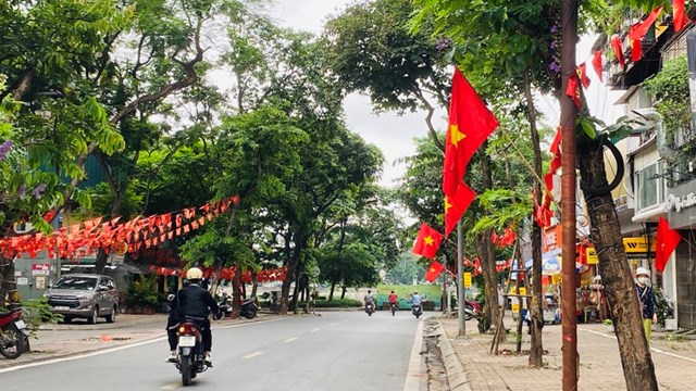 H&#224; Nội rực rỡ cờ hoa ch&#224;o đ&#243;n ng&#224;y ch&#237;nh thức vận h&#224;nh ch&#237;nh quyền địa phương 2 cấp - Ảnh 7