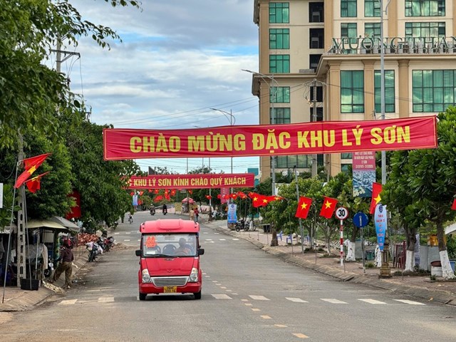 Quảng Ng&atilde;i long trọng tổ chức Lễ c&ocirc;ng bố bộ m&aacute;y ch&iacute;nh quyền sau s&aacute;p nhập h&agrave;nh ch&iacute;nh.