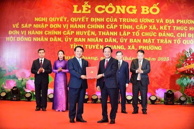 &Ocirc;ng Hầu A Lềnh giữ chức B&iacute; thư tỉnh Tuy&ecirc;n Quang (mới).