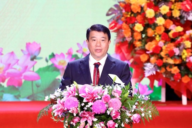 Ủy vi&ecirc;n Trung ương Đảng, B&iacute; thư Tỉnh ủy L&acirc;m Đồng Y Thanh H&agrave; Ni&ecirc; K'đăm tiếp thu c&aacute;c &yacute; kiến chỉ đạo của Ph&oacute; Thủ tướng Nguyễn Ho&agrave; B&igrave;nh.