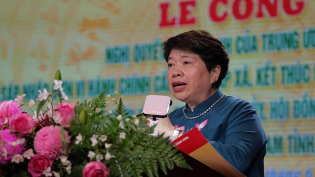 B&agrave; Nguyễn Thu&yacute; Anh - Ủy vi&ecirc;n Ban Chấp h&agrave;nh Trung ương Đảng, Ph&oacute; Trưởng Ban Ch&iacute;nh s&aacute;ch, chiến lược Trung ương c&ocirc;ng bố c&aacute;c Nghị quyết, quyết định của Trung ương.