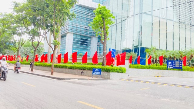H&#224; Nội rực rỡ cờ hoa ch&#224;o đ&#243;n ng&#224;y ch&#237;nh thức vận h&#224;nh ch&#237;nh quyền địa phương 2 cấp - Ảnh 4