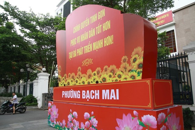H&#224; Nội rực rỡ cờ hoa ch&#224;o đ&#243;n ng&#224;y ch&#237;nh thức vận h&#224;nh ch&#237;nh quyền địa phương 2 cấp - Ảnh 16