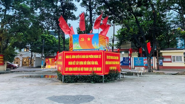 H&#224; Nội rực rỡ cờ hoa ch&#224;o đ&#243;n ng&#224;y ch&#237;nh thức vận h&#224;nh ch&#237;nh quyền địa phương 2 cấp - Ảnh 9