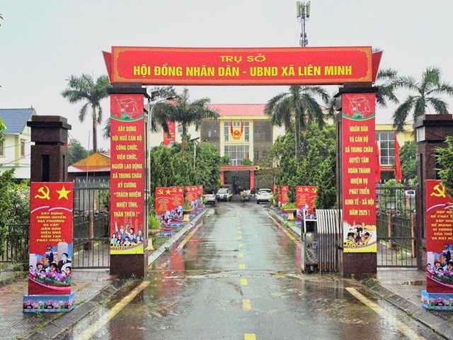 Pano, &aacute;p ph&iacute;ch được trang tr&iacute; chu đ&aacute;o cho thời khắc quan trọng &ndash; ch&iacute;nh thức vận h&agrave;nh ch&iacute;nh quyền địa phương hai cấp từ ng&agrave;y 1/7/2025.