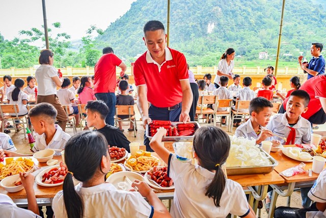 SeABankers: V&#236; trẻ thơ - Một thập kỷ y&#234;u thương khởi nguồn từ tr&#225;i tim  - Ảnh 1