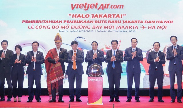 Thủ tướng Phạm Minh Ch&iacute;nh chứng kiến lễ c&ocirc;ng bố mở đường bay mới Jakarta &ndash; H&agrave; Nội (ảnh: T.L).